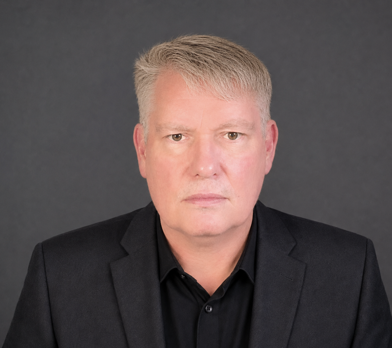 Professional portrait of Paulo Cysne